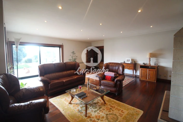 Moradia T5 para Venda em Fânzeres e São Pedro da Cova Foto 6