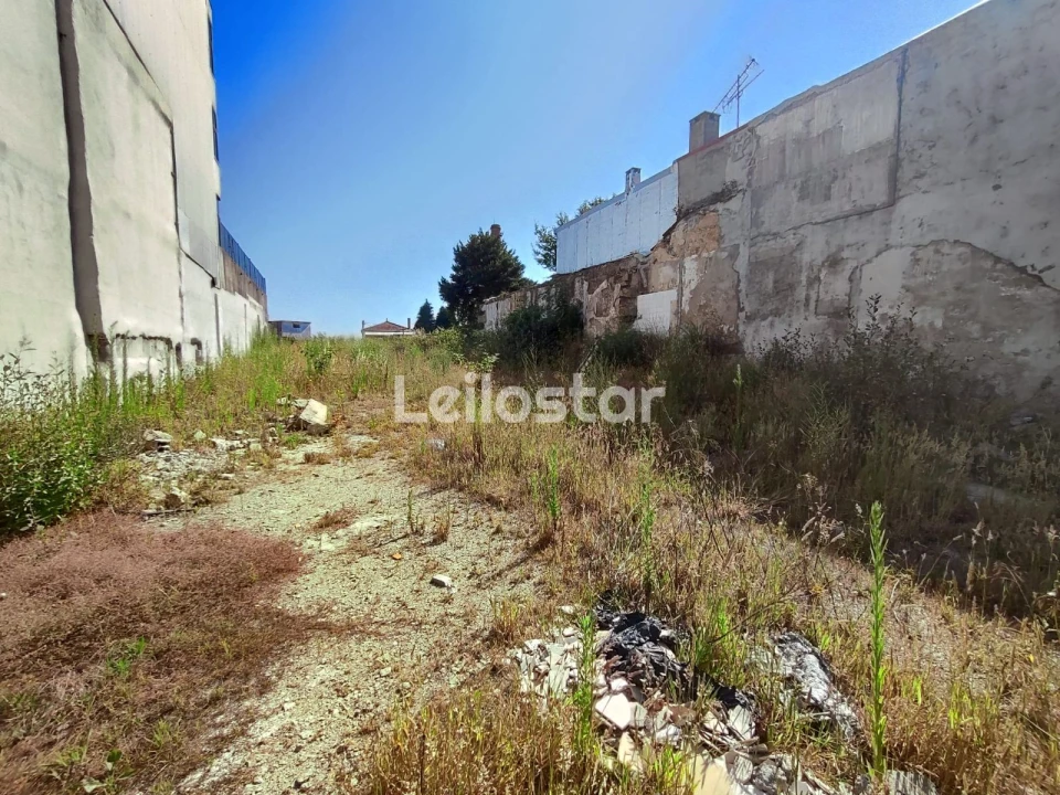 Terreno P/ Prédio para Venda em Oliveira do Douro Foto 1