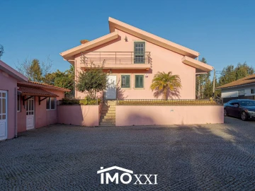 Moradia T5 para Venda em Fiães