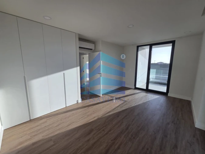 Moradia T4 para Venda em Aradas Foto 11