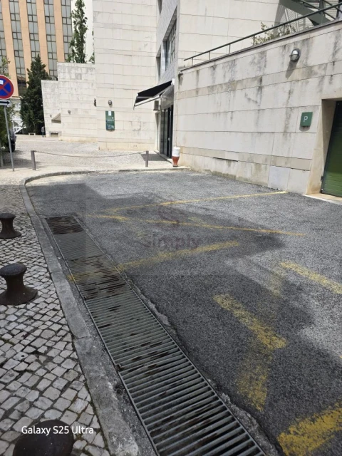Loja para Arrendamento em Alvalade