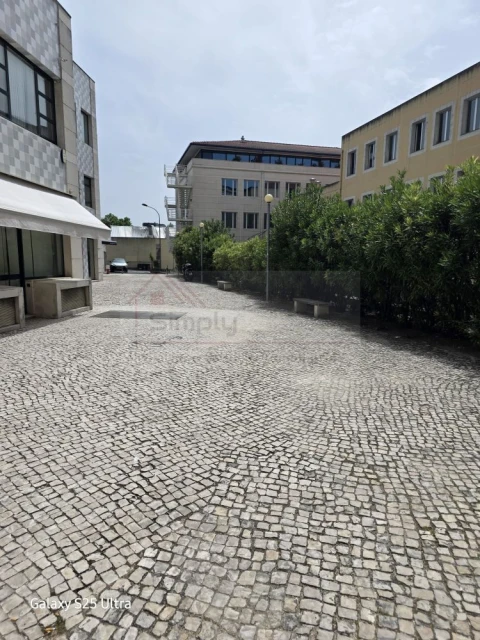 Loja para Arrendamento em Alvalade