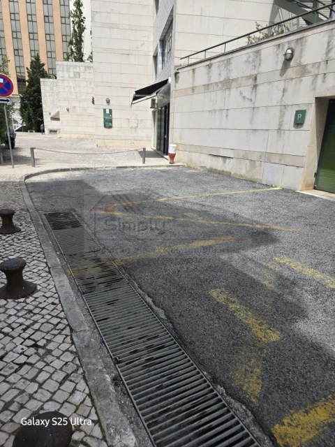 Loja para Arrendamento em Alvalade