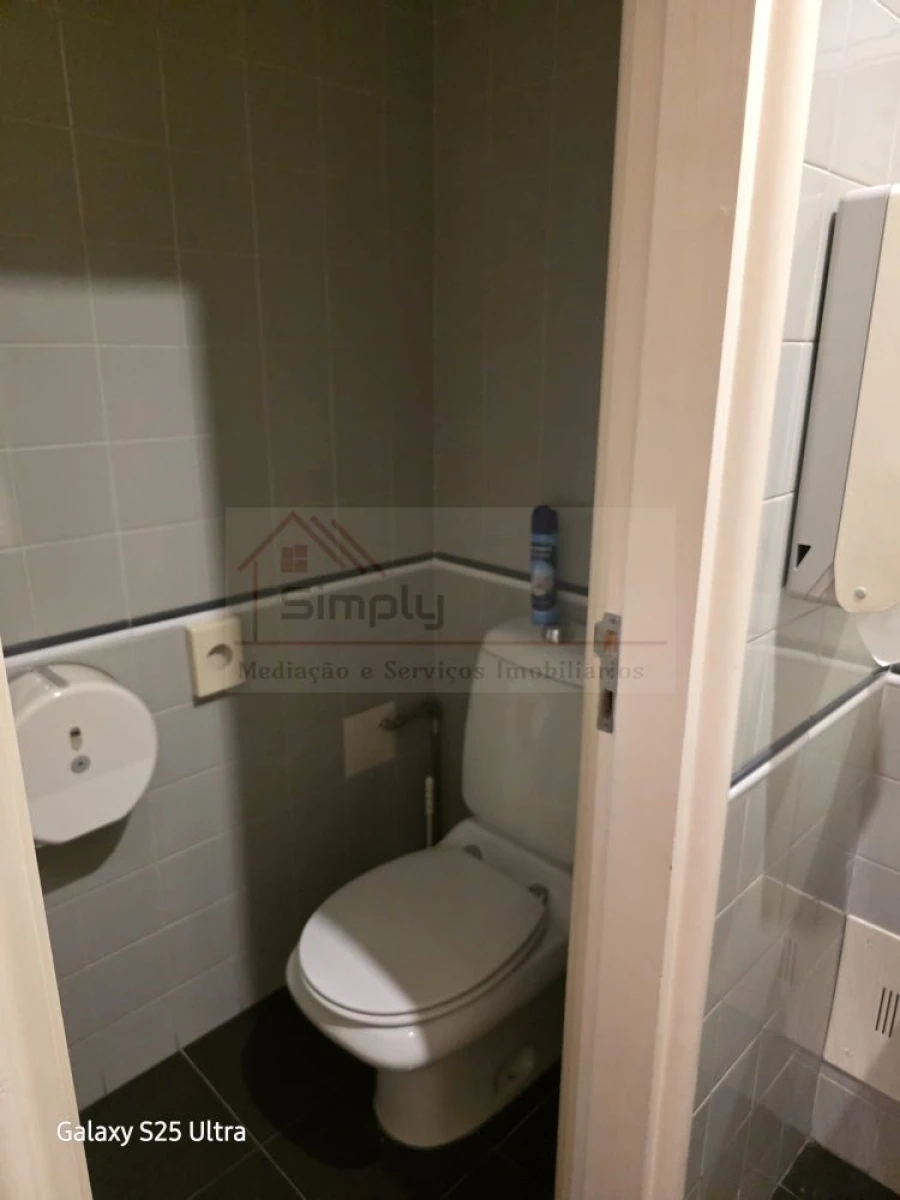 Loja para Arrendamento em Alvalade Foto 13