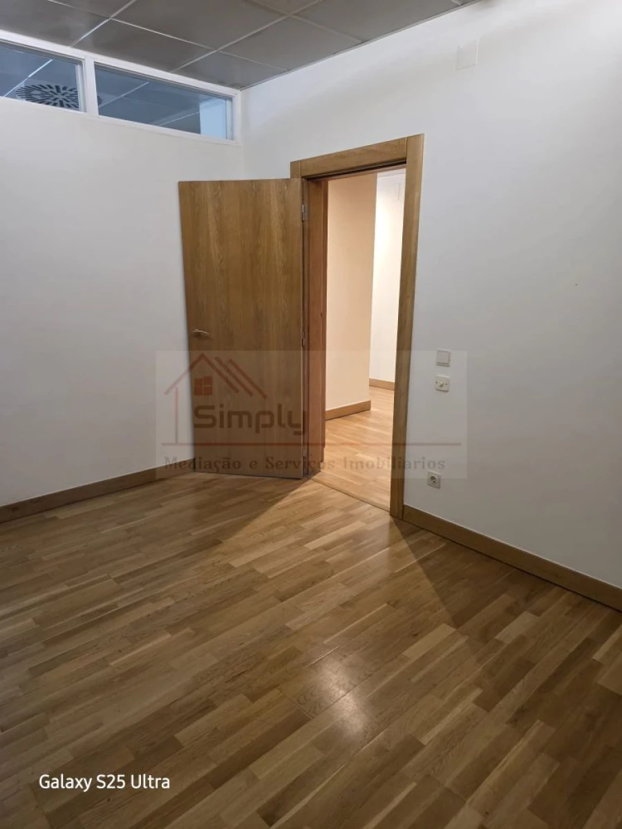 Loja para Arrendamento em Alvalade Foto 8