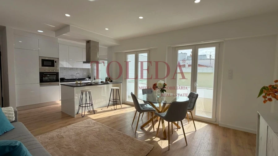 Apartamento T3 para Venda em Benfica Foto 2