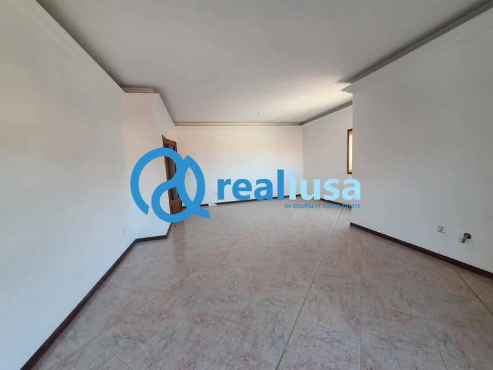 Apartamento T2 para Venda em Rio Tinto Foto 3