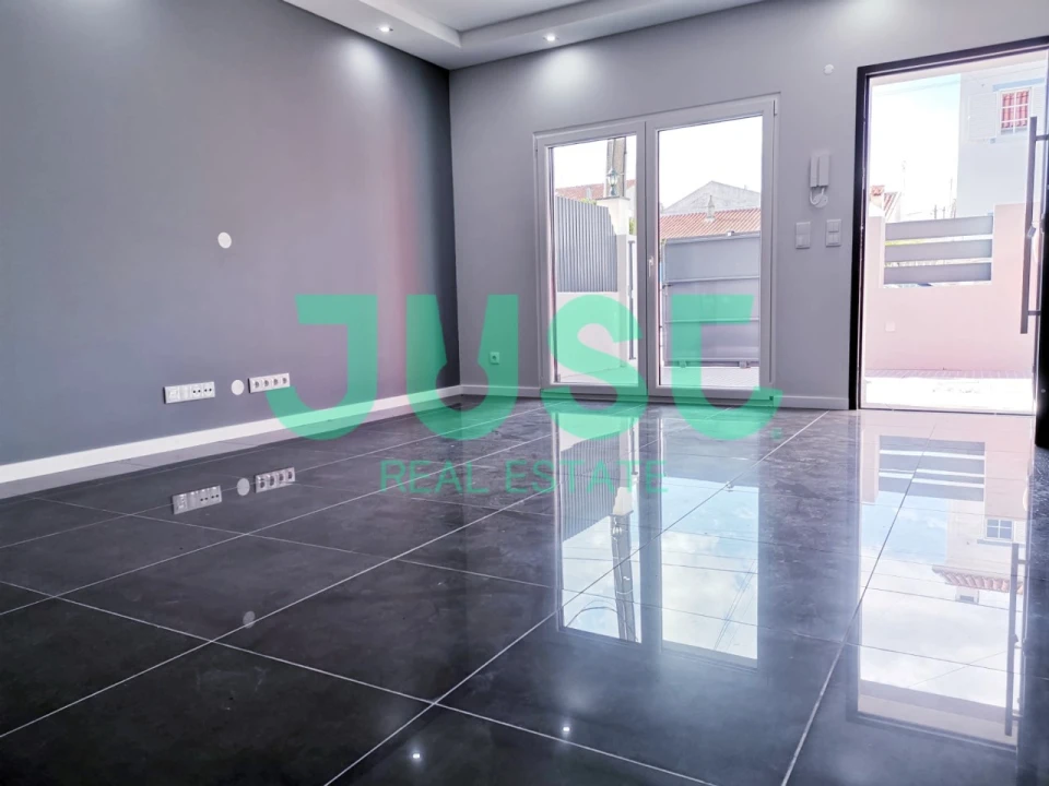 Moradia T3 para Venda em Quinta do Conde Foto 1