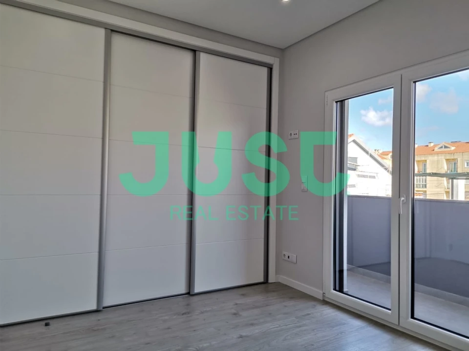 Moradia T3 para Venda em Quinta do Conde Foto 3