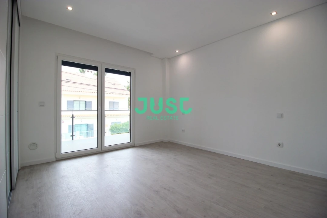 Moradia T3 para Venda em Quinta do Conde Foto 7