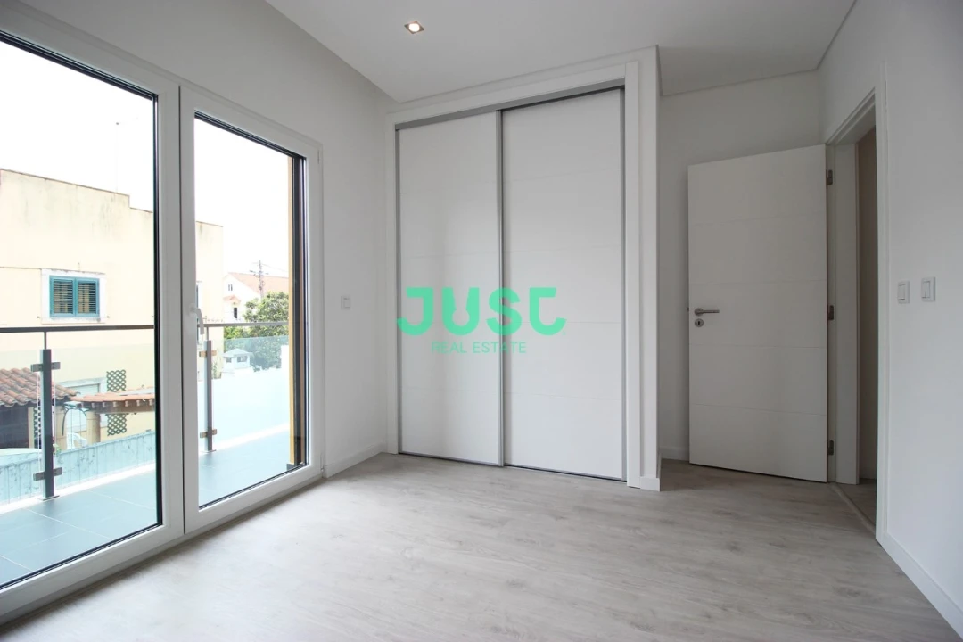 Moradia T3 para Venda em Quinta do Conde Foto 8