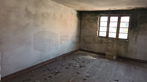 Moradia T4 para Venda em Aguada de Cima