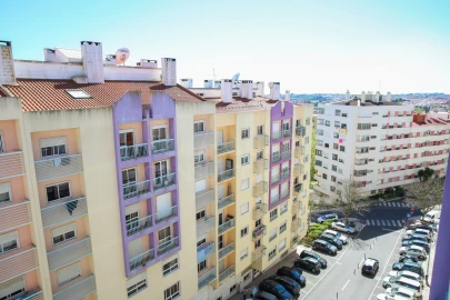 Apartamento T3 para Venda em Massamá e Monte Abraão