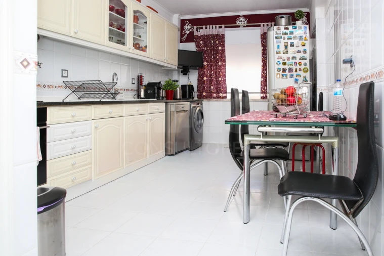 Apartamento T3 para Venda em Massamá e Monte Abraão Foto 9