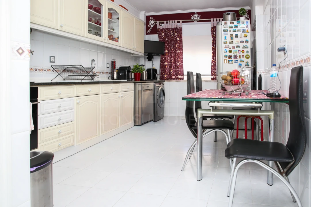 Apartamento T3 para Venda em Massamá e Monte Abraão Foto 9