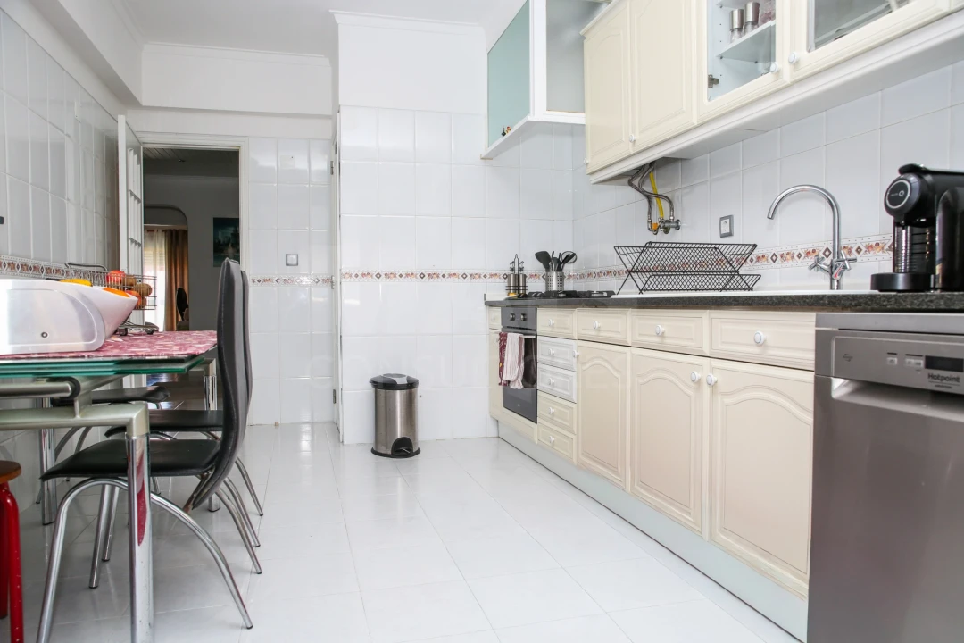 Apartamento T3 para Venda em Massamá e Monte Abraão Foto 12