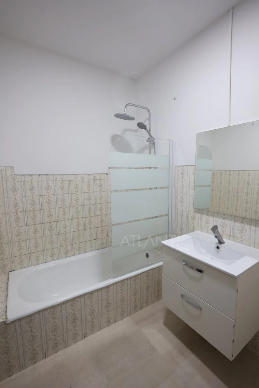 Apartamento T2 para Venda em Rio de Mouro Foto 9