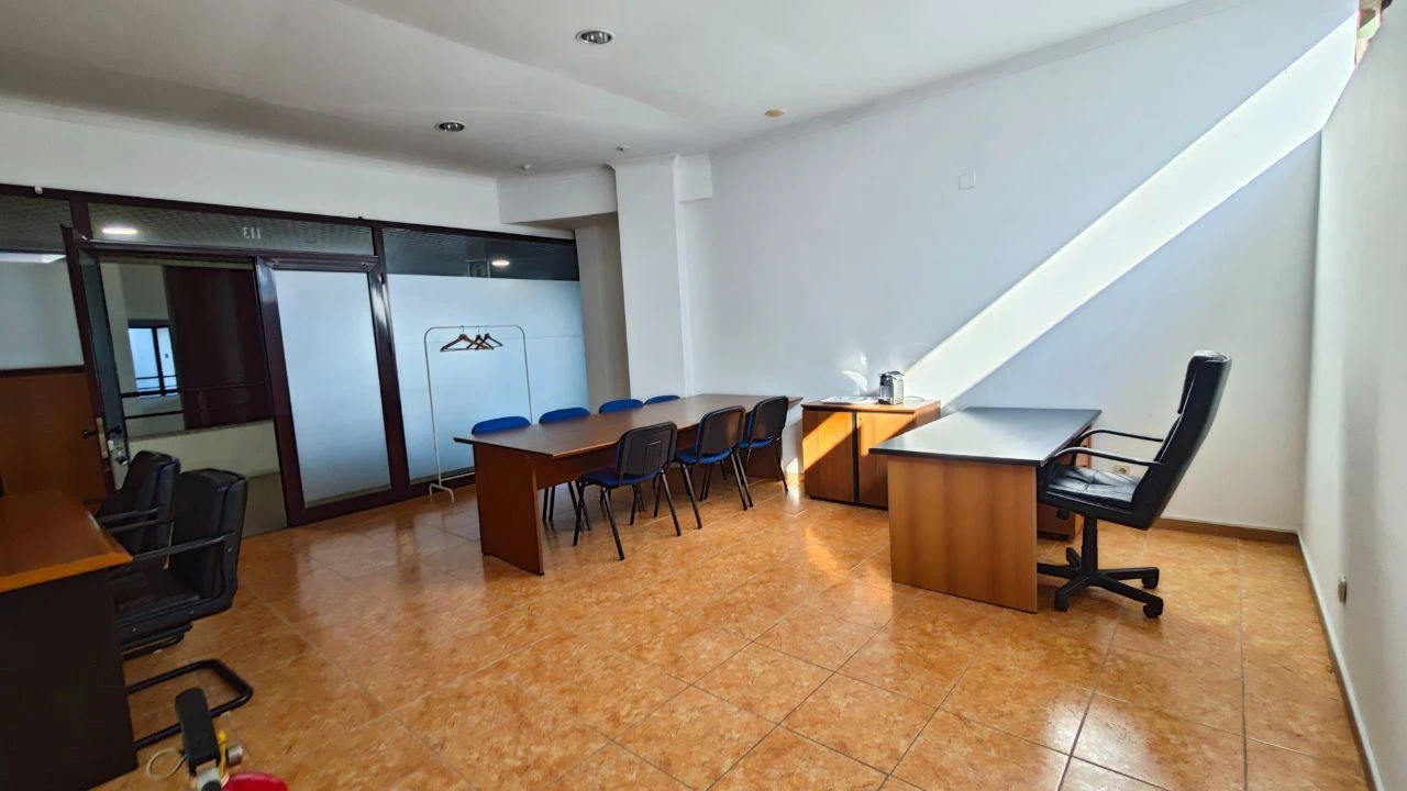 Escritório para Arrendamento em Santa Marinha e São Pedro da Afurada Foto 3