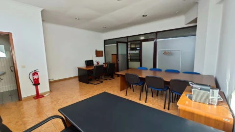 Escritório para Arrendamento em Santa Marinha e São Pedro da Afurada