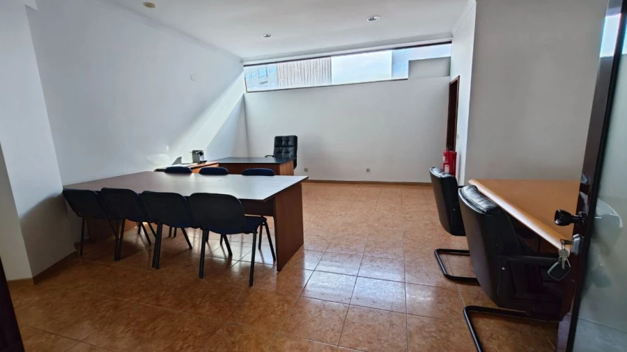 Escritório para Arrendamento em Santa Marinha e São Pedro da Afurada Foto 2