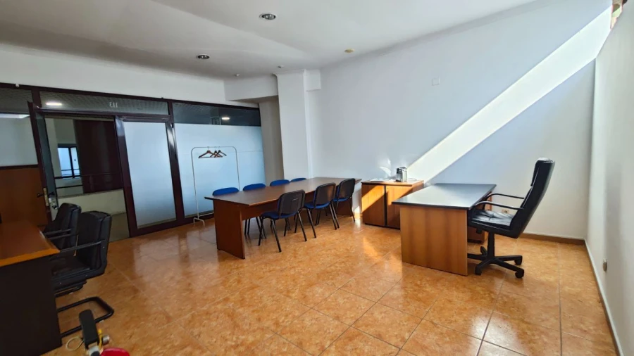 Escritório para Arrendamento em Santa Marinha e São Pedro da Afurada Foto 3