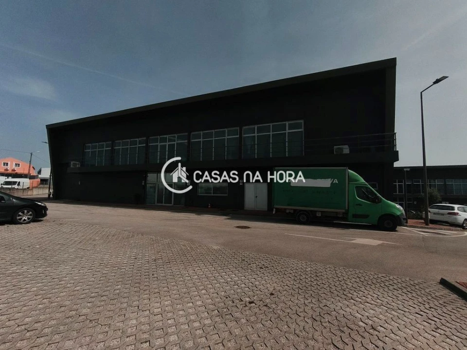 Armazém para Arrendamento em Rio de Mouro Foto 1