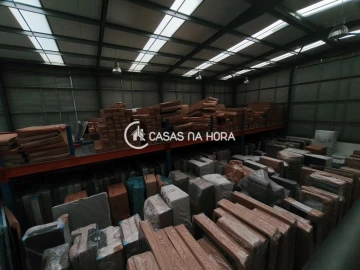 Armazém para Arrendamento em Rio de Mouro