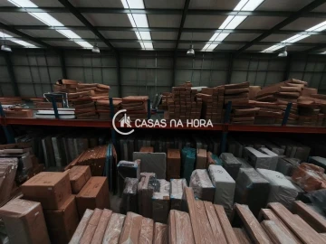 Armazém para Arrendamento em Rio de Mouro