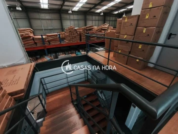 Armazém para Arrendamento em Rio de Mouro