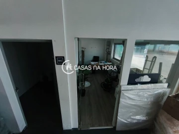 Armazém para Arrendamento em Rio de Mouro