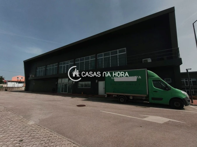 Armazém para Arrendamento em Rio de Mouro Foto 3