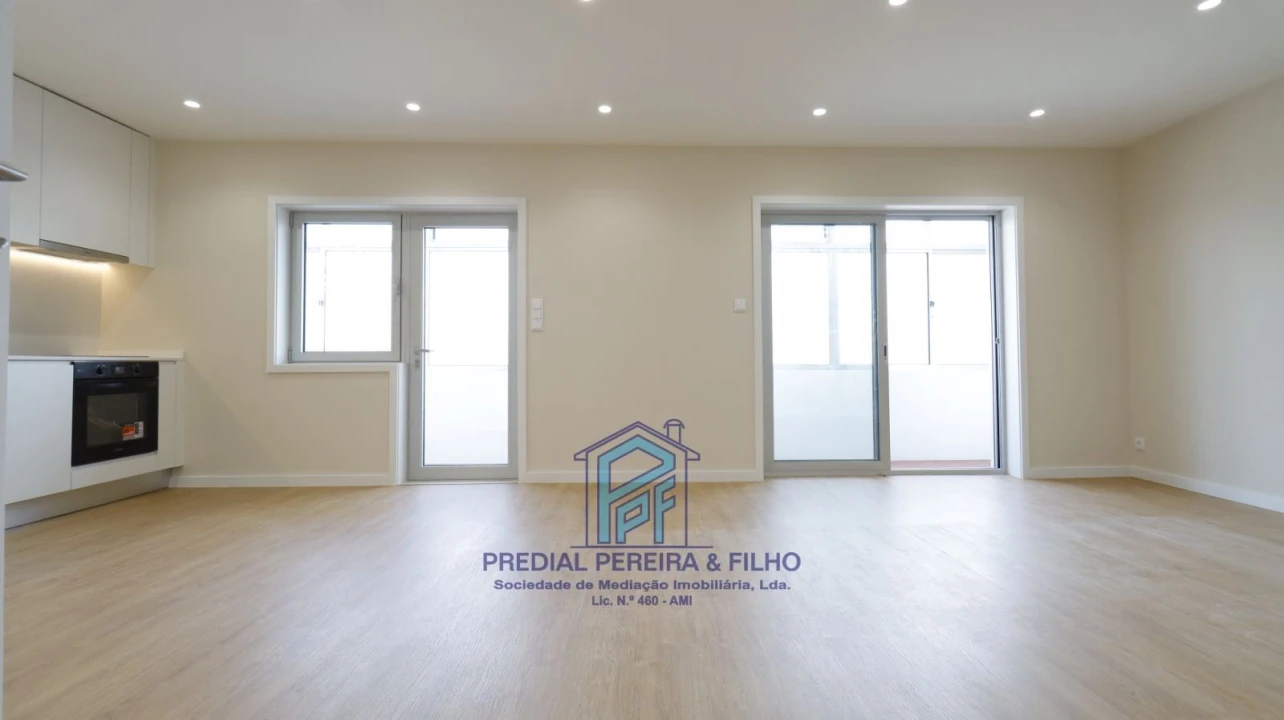 Apartamento T5 para Venda em Cidade da Maia Foto 8