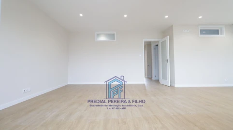 Apartamento T5 para Venda em Cidade da Maia