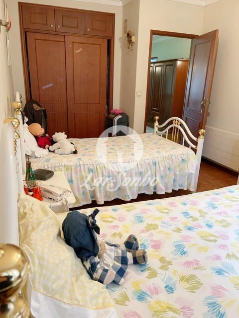 Moradia T4 para Venda em Arcozelo