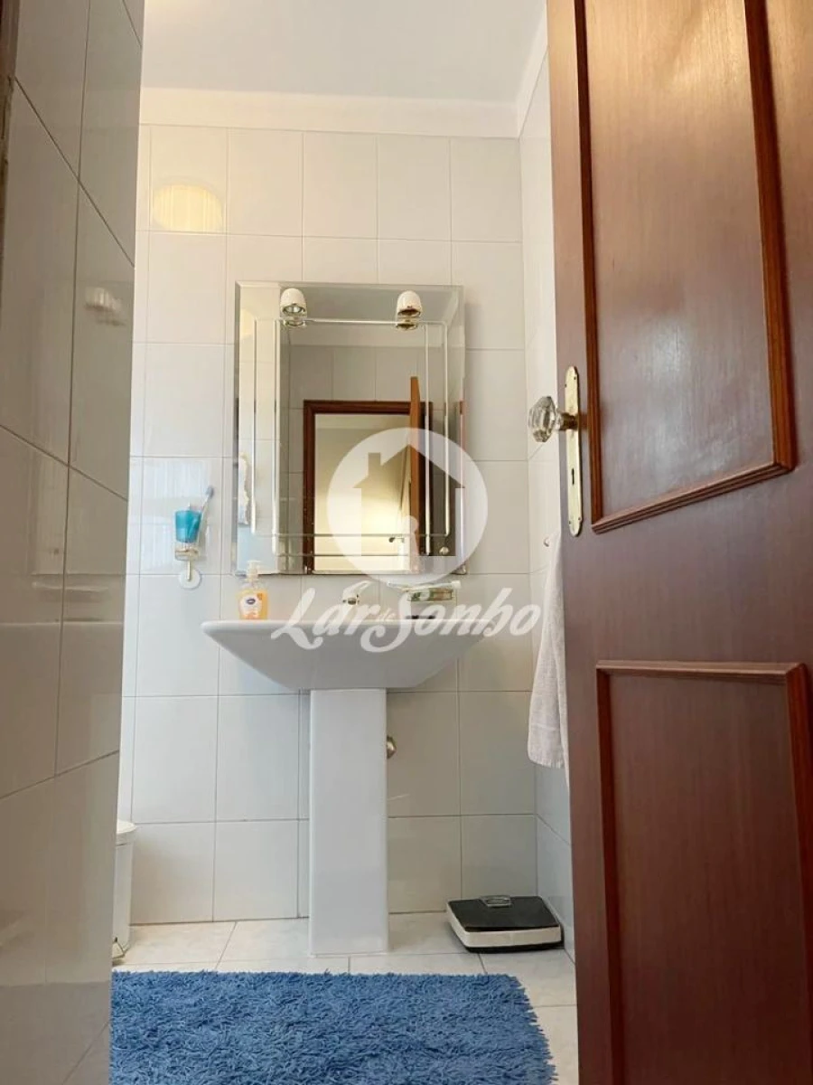 Moradia T4 para Venda em Arcozelo Foto 15