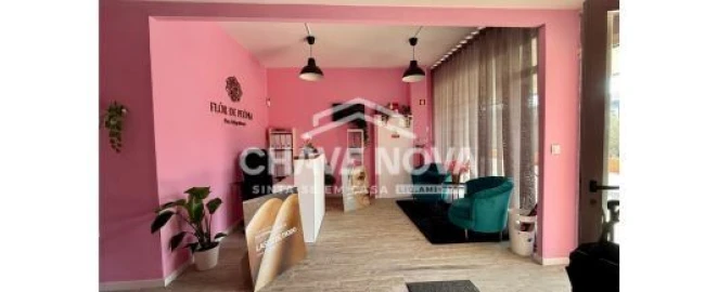 Loja para Trespasse em Oliveira do Douro