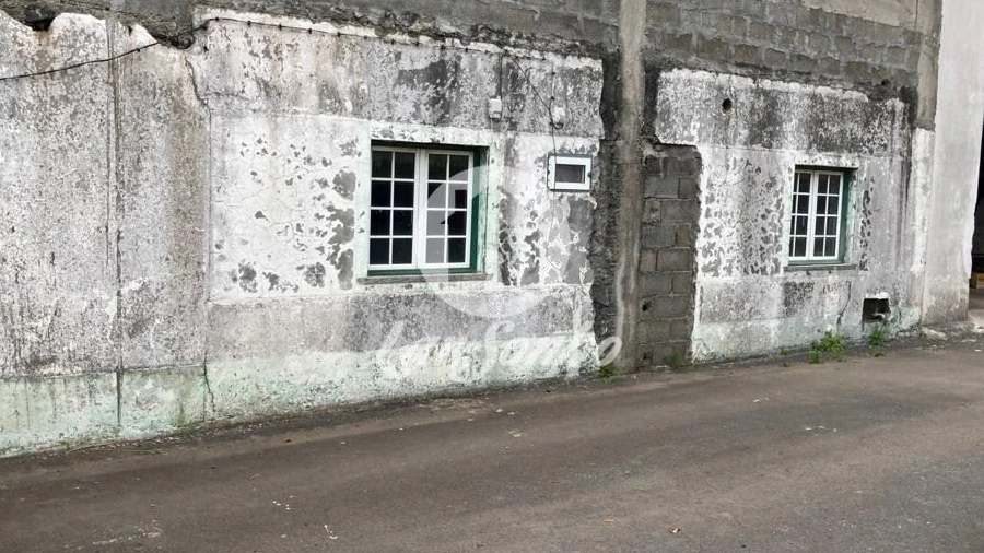 Moradia T2 para Venda em Santa Cruz da Graciosa