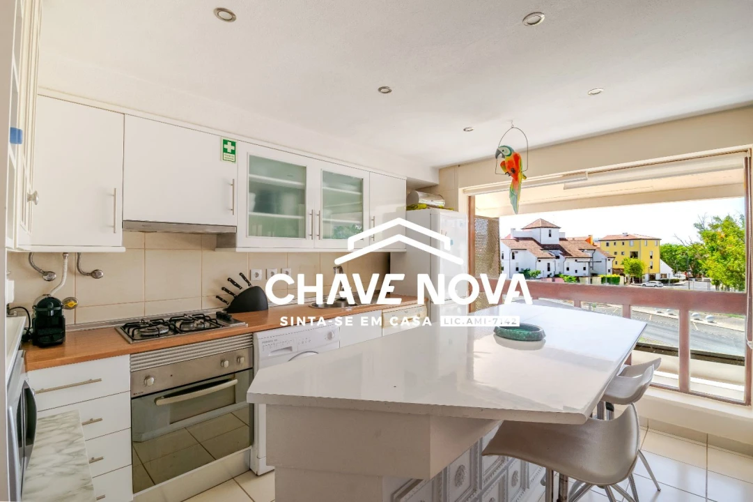 Apartamento T3 para Venda em Quarteira Foto 8