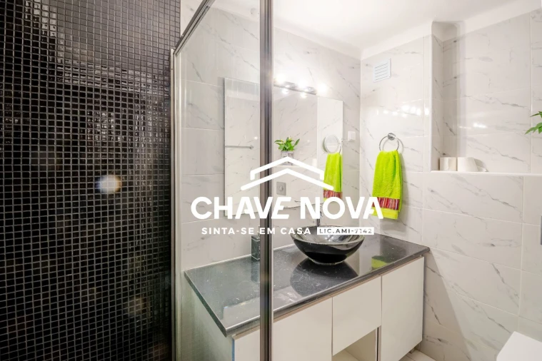 Apartamento T3 para Venda em Quarteira Foto 9