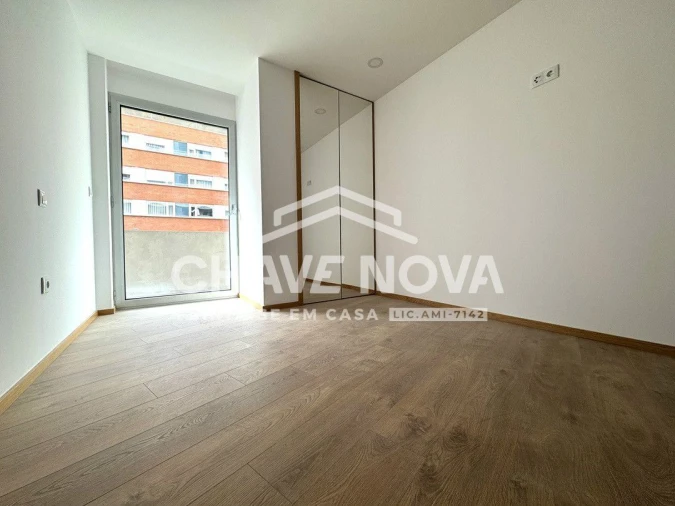 Apartamento T2 para Arrendamento em Ramalde Foto 6