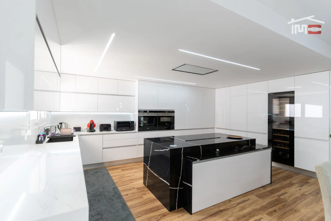 Moradia T5 para Venda em São João Baptista e Santa Maria dos Olivais Foto 4