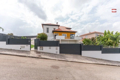 Moradia T5 para Venda em São João Baptista e Santa Maria dos Olivais