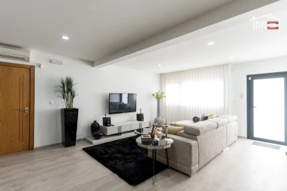 Moradia T5 para Venda em São João Baptista e Santa Maria dos Olivais