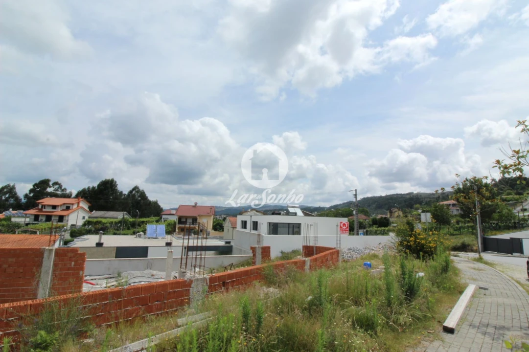 Terreno para Venda em Quinchães Foto 3