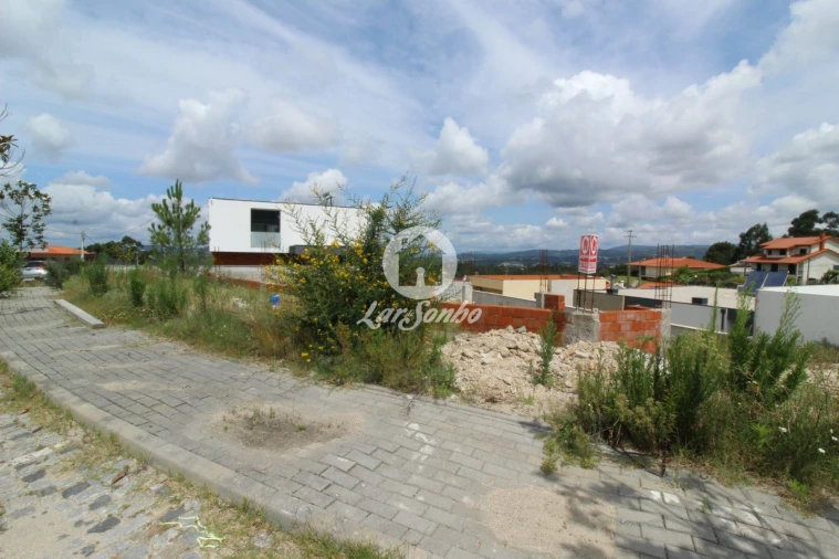 Terreno para Venda em Quinchães Foto 6