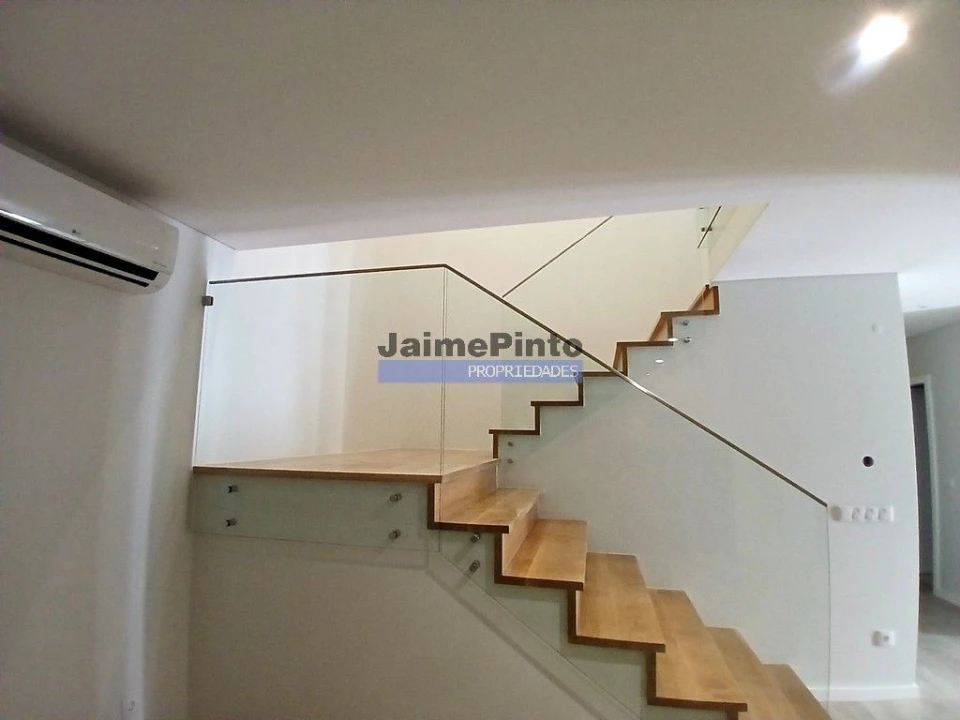 Moradia T4 para Venda em Espinho Foto 7