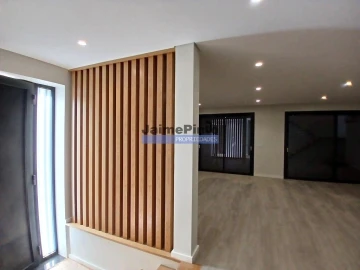 Moradia T4 para Venda em Espinho