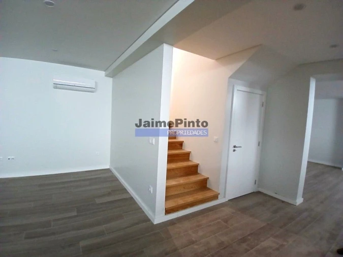 Moradia T4 para Venda em Espinho Foto 8