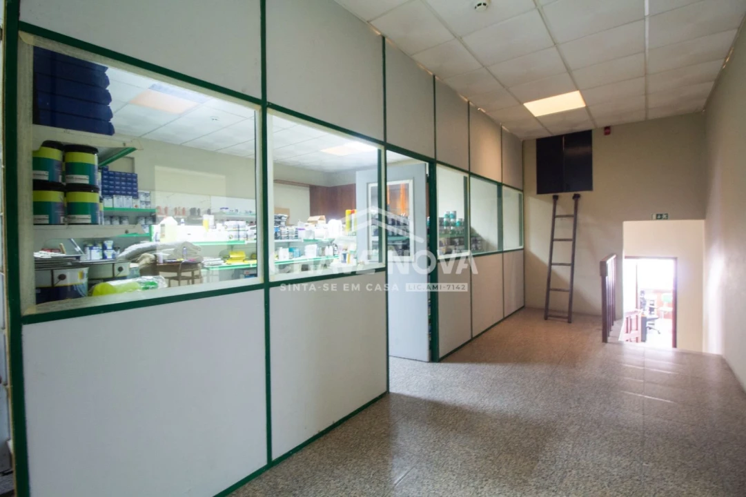 Armazém para Venda em Fânzeres e São Pedro da Cova Foto 3