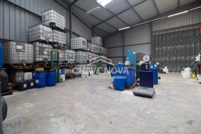 Armazém para Venda em Fânzeres e São Pedro da Cova